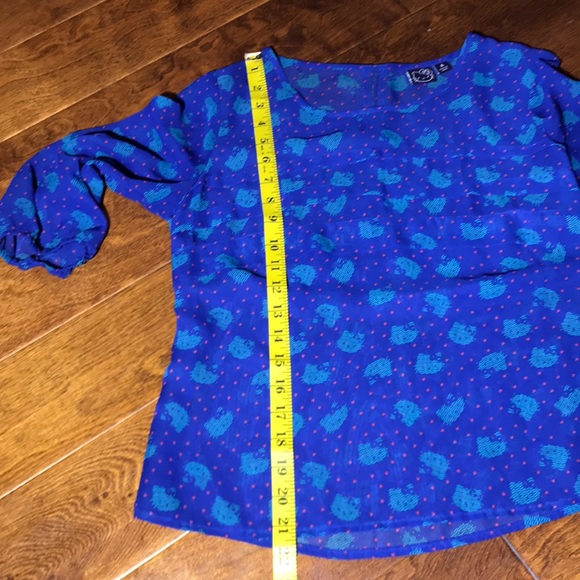 🔴 Women’s Hello Kitty Blouse - Picture 4 of 6